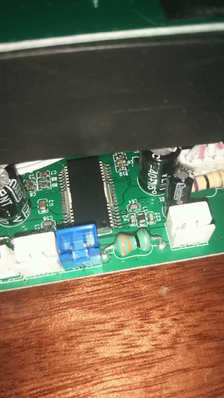 hỏi các bác chuyên ic class d :có ai từng thấy con ic class d như này chưa và biết nó mã là gì không? em cảm ơn trước ạ