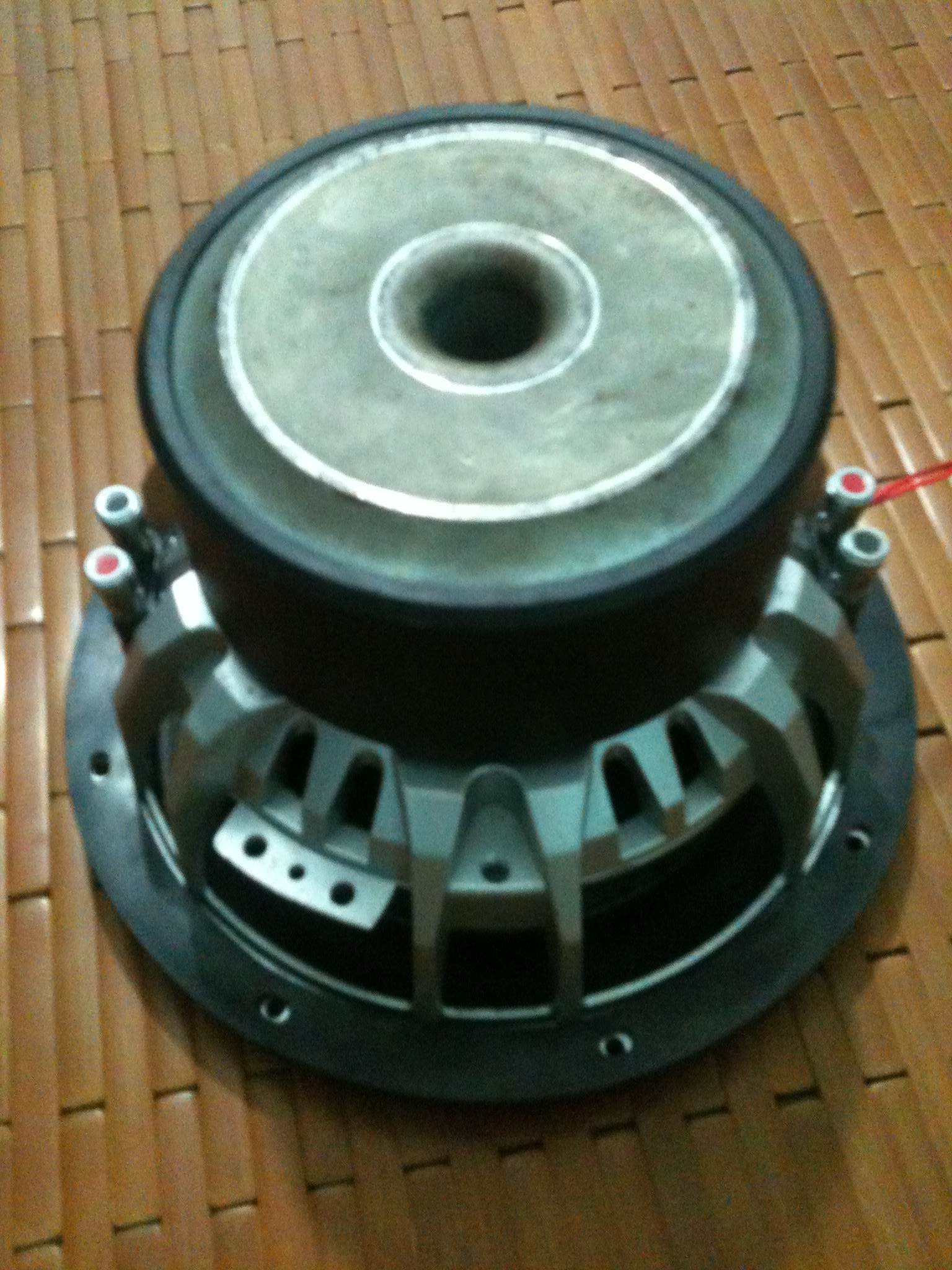 Cần giúp làm mạch cho củ loa SUB