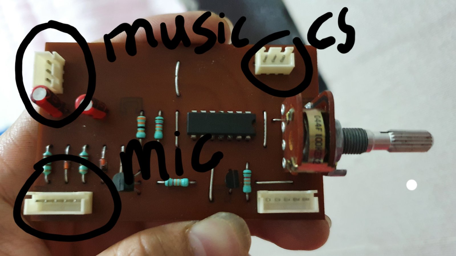 ic 14 chân trộn nhạc và mic